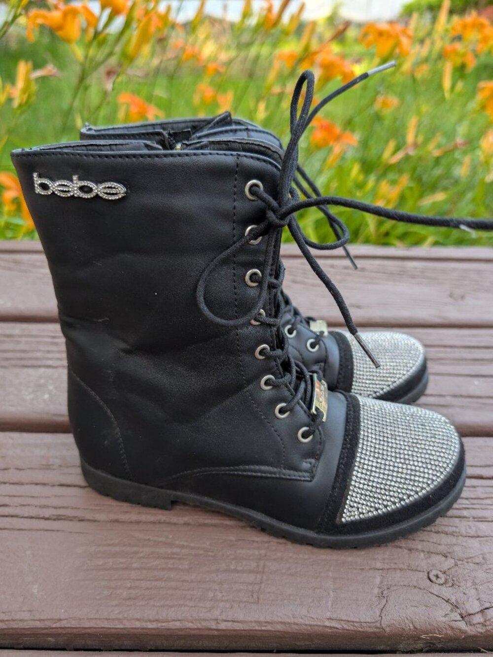 Bebe Women’s Black Combat Ankle Boots Lace-Up Side Zip Rhinestone Toe Size 4